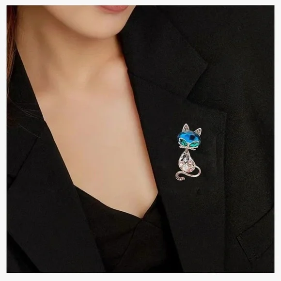 Elegant Blue and Green Cat Brooch - Picture 2 of 6